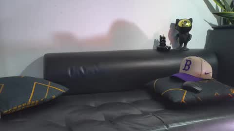 Nicolas online show from 11-21-25, 02:10