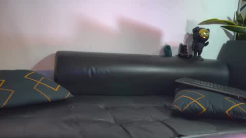 Nicolas online show from 12-17-25, 02:17