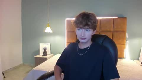 nicolasferrer18 online show from 11-04-25, 07:24