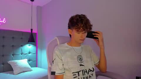 nicolasferrer18 online show from 11-25-25, 07:25