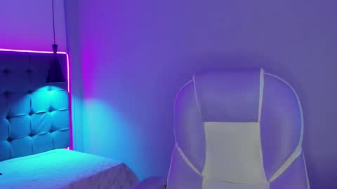 nicolasferrer18 online show from 12-19-25, 07:32