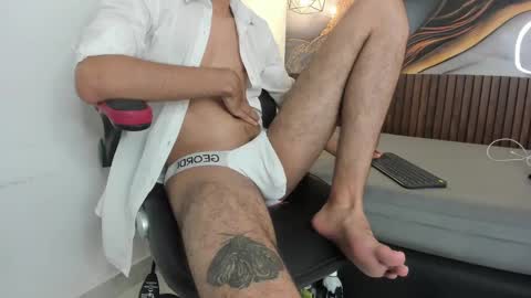 Snapshot of nicolasfine chatting on 10-30-25, 06:52 nicolasfine online show from 10-30-25, 06:52