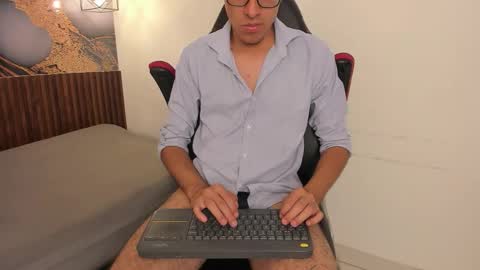 Snapshot of nicolasfine chatting on 12-01-25, 05:40 nicolasfine online show from 12-01-25, 05:40