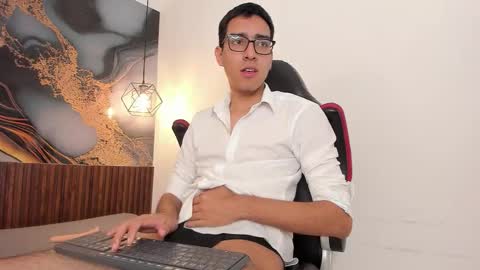 Snapshot of nicolasfine chatting on 12-03-25, 01:31 nicolasfine online show from 12-03-25, 01:31