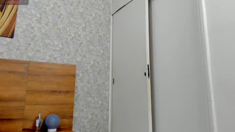 Nicolas online show from 12-17-24, 04:21