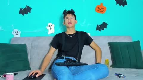 nicolastorres__ online show from 10-29-25, 07:32