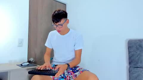 nicolastorres__ online show from 11-08-25, 03:18