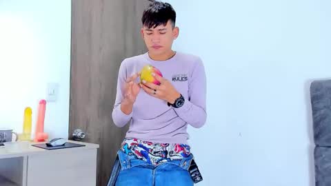 nicolastorres__ online show from 11-10-25, 07:40