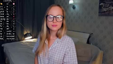 Nicoletta online show from 10-18-25, 05:35