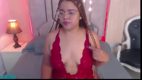 Nicolle online show from 10-17-25, 08:33