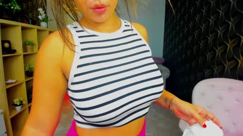 Snapshot of nicole___19 chatting on 01-16-25, 01:37 Nico online show from 01-16-25, 01:37