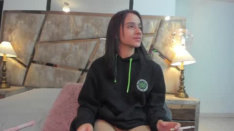 nicole online show from 12-23-24, 04:33