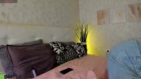 Snapshot of nicole_charm chatting on 10-28-25, 09:39 GMT7TueWedThSu 0300am-0900am. Sa 1000am-0400pm online show from 10-28-25, 09:39