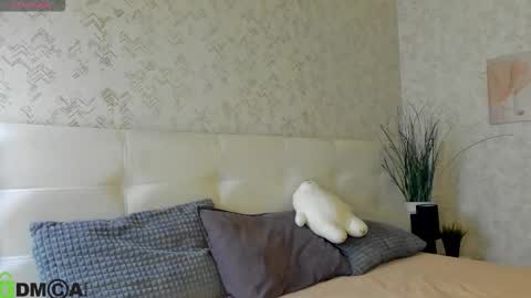 Snapshot of nicole_charm chatting on 11-02-25, 08:22 GMT7TueWedThSu 0300am-0900am. Sa 1000am-0400pm online show from 11-02-25, 08:22