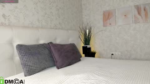 Snapshot of nicole_charm chatting on 11-06-25, 08:10 GMT7TueWedThSu 0300am-0900am. Sa 1000am-0400pm online show from 11-06-25, 08:10