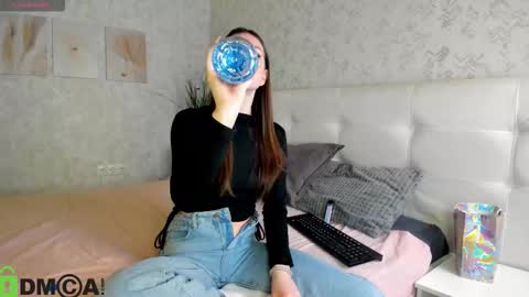 Snapshot of nicole_charm chatting on 11-13-25, 04:39 GMT7TueWedThSu 0300am-0900am. Sa 1000am-0400pm online show from 11-13-25, 04:39