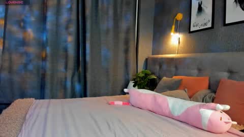 Snapshot of nicole_charm chatting on 11-20-25, 11:59 GMT7TueWedThSu 0300am-0900am. Sa 1000am-0400pm online show from 11-20-25, 11:59