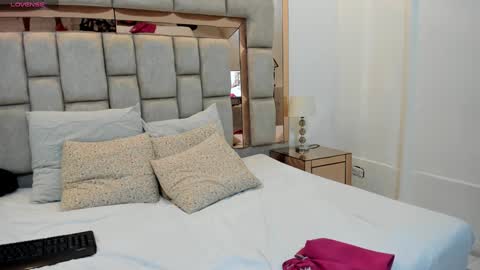 nicole_fisherr online show from 01-01-25, 03:02