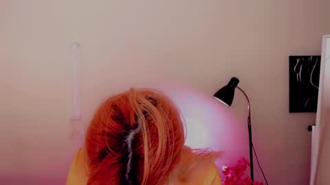 Snapshot of nicole_g0ld_ chatting on 12-28-24, 02:22 Nicole online show from 12-28-24, 02:22