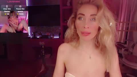 Snapshot of nicole_g0ld_ chatting on 10-04-25, 01:25 Nicole online show from 10-04-25, 01:25