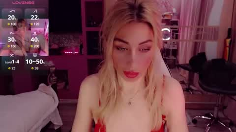 Snapshot of nicole_g0ld_ chatting on 11-02-25, 08:11 Nicole online show from 11-02-25, 08:11