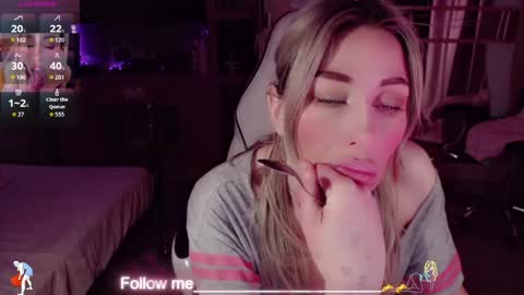 Nicole online show from 04-05-26, 01:36