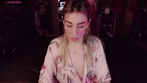 Nicole online show from 04-12-26, 07:52