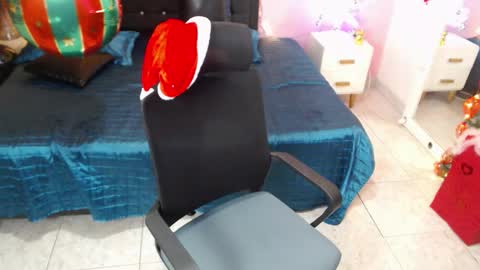 Nicole Santana online show from 12-17-25, 12:16