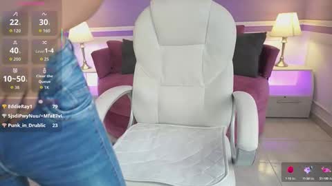 Snapshot of nicolecrawft chatting on 10-03-25, 07:11 Nicole Crawft online show from 10-03-25, 07:11