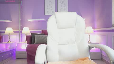 Snapshot of nicolecrawft chatting on 10-09-25, 07:23 Nicole Crawft online show from 10-09-25, 07:23