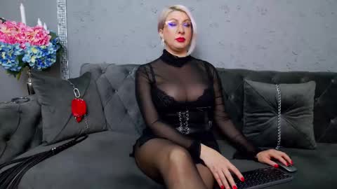 Nicole Domme online show from 11-24-25, 01:11