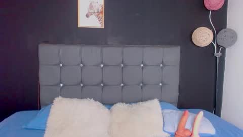 nicolee_8 online show from 10-12-25, 02:27