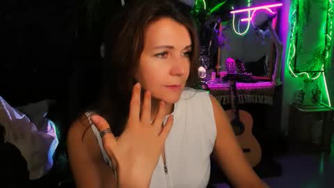 nicolehits online show from 11-26-25, 09:32