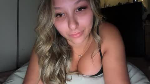 Snapshot of nicolelovesyou444 chatting on 06-24-26, 05:01 nicolelovesyou444 online show from 06-24-26, 05:01