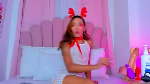 nicolemadrird online show from 12-18-25, 07:31