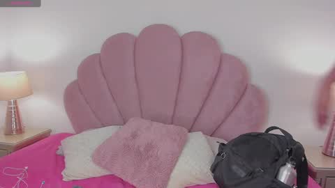 Snapshot of nicoleparadise_ chatting on 09-13-25, 12:16 NICOLE online show from 09-13-25, 12:16