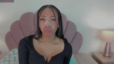 Snapshot of nicoleparadise_ chatting on 09-15-25, 12:27 NICOLE online show from 09-15-25, 12:27