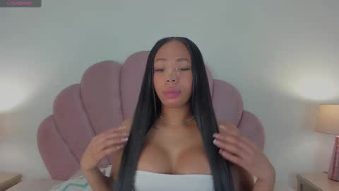 Snapshot of nicoleparadise_ chatting on 09-20-25, 12:28 NICOLE online show from 09-20-25, 12:28