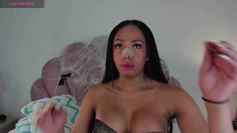 Snapshot of nicoleparadise_ chatting on 10-15-25, 11:54 NICOLE online show from 10-15-25, 11:54