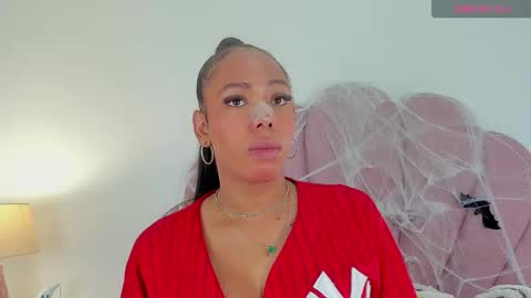 Snapshot of nicoleparadise_ chatting on 10-21-25, 12:39 NICOLE online show from 10-21-25, 12:39