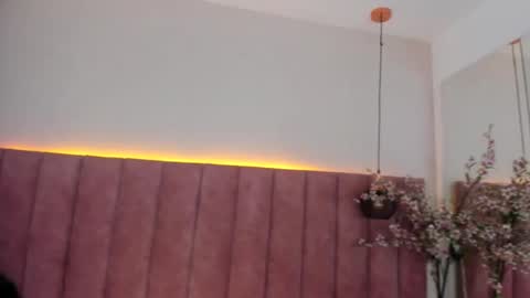 Snapshot of nicolesteelee chatting on 02-28-25, 06:43 Nicole online show from 02-28-25, 06:43