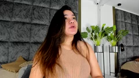 Snapshot of nicolesteelee chatting on 03-02-25, 10:05 Nicole online show from 03-02-25, 10:05