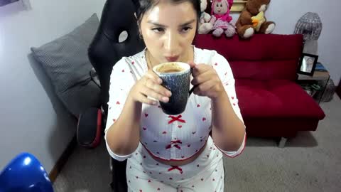 Nicolettcolin  online show from 02-01-25, 12:40