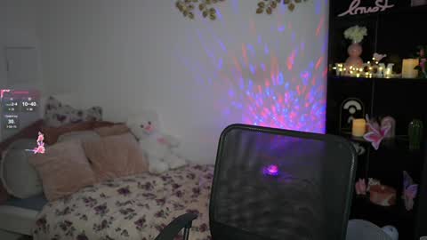 nicolette__shea_ online show from 01-25-25, 12:26