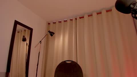 Nicol  online show from 02-19-25, 06:43