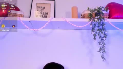 Snapshot of nicolle_evanss_ chatting on 02-25-26, 04:33 nicolle_evanss_ online show from 02-25-26, 04:33