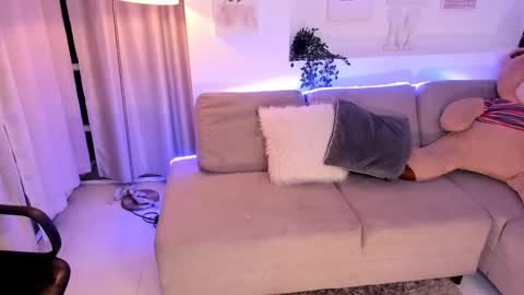 Nicolle online show from 02-09-25, 03:22