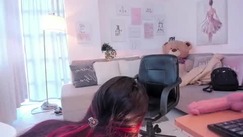 Nicolle online show from 02-25-25, 07:58