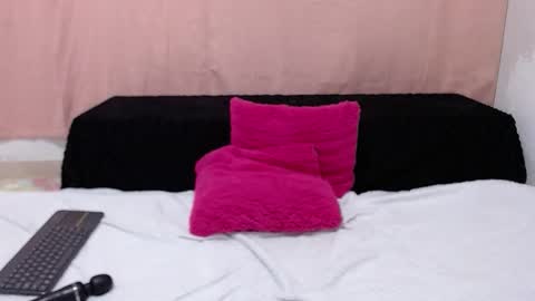 nicolle gomes online show from 10-08-25, 10:18