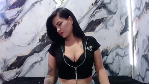 nicolle gomes online show from 12-17-25, 08:48